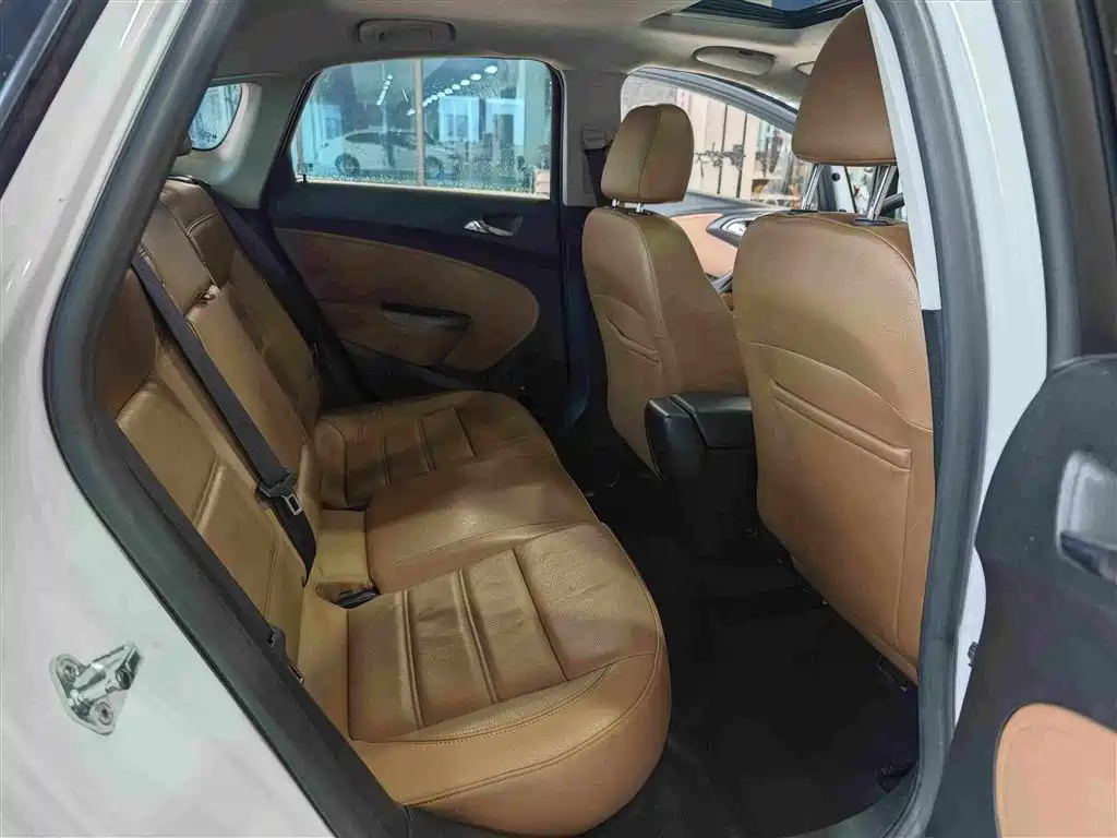 Buick Excelle 2014 — фото 16