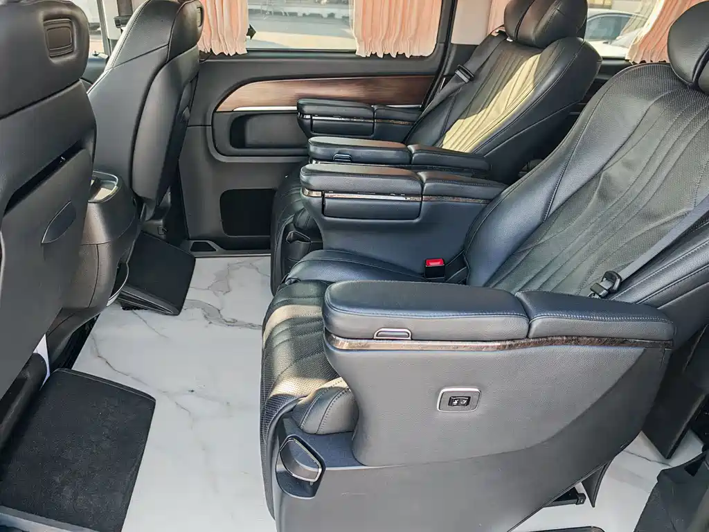Mercedes-Benz V-Class 2021 — фото 14