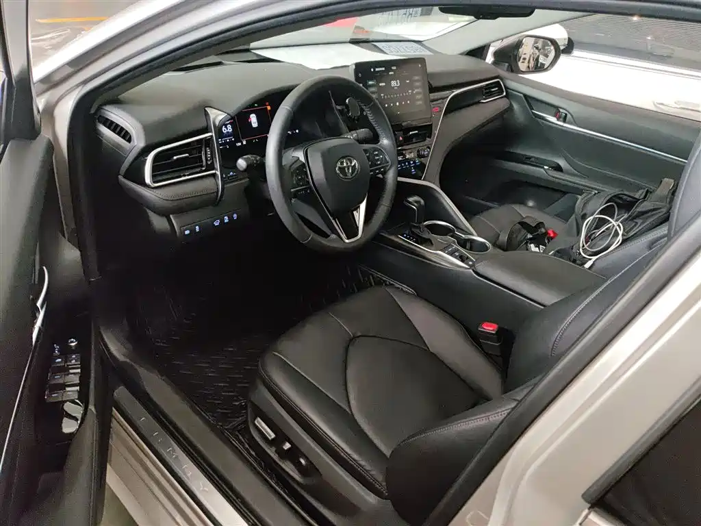 Toyota Camry 2022 — фото 16
