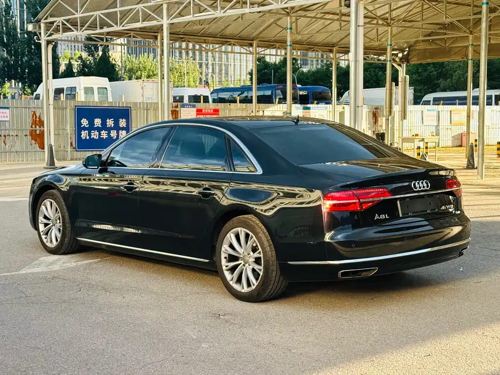 Audi A8 2015 — фото 6