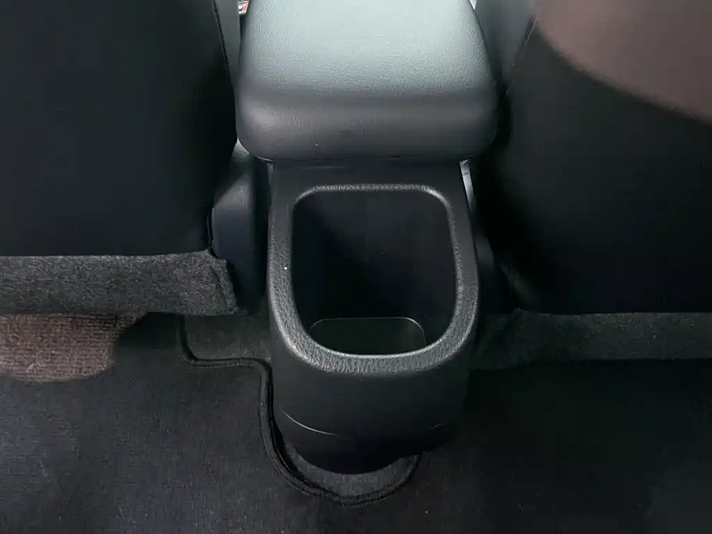 Toyota Yaris L 2023 — фото 24