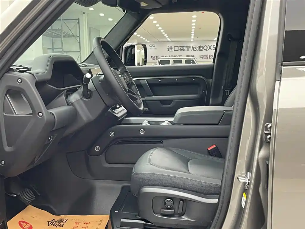 Land Rover Defender 2025 — фото 17