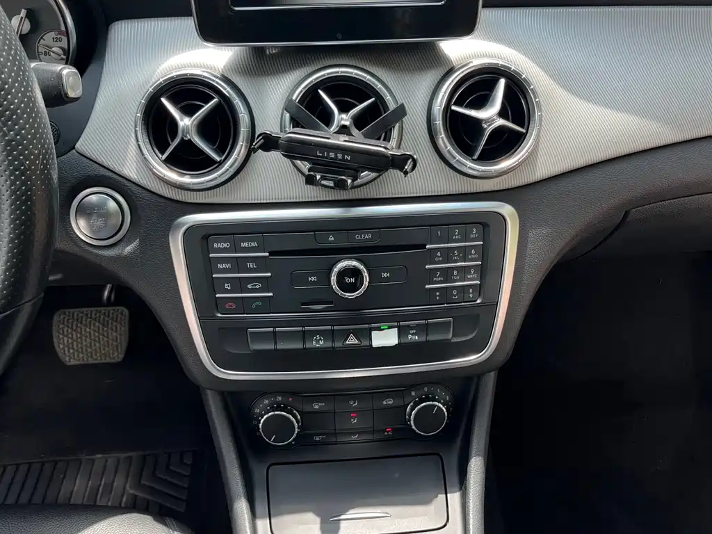 Mercedes-Benz CLA 2015 — фото 10