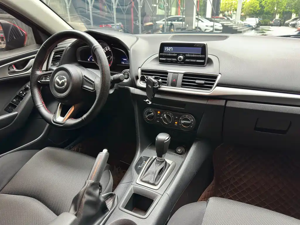 Mazda 3 Axela 2017 — фото 16
