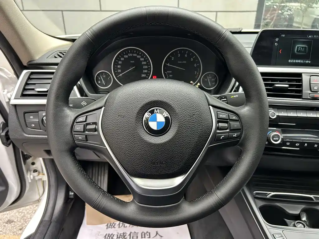 BMW 3 Series 2018 — фото 13
