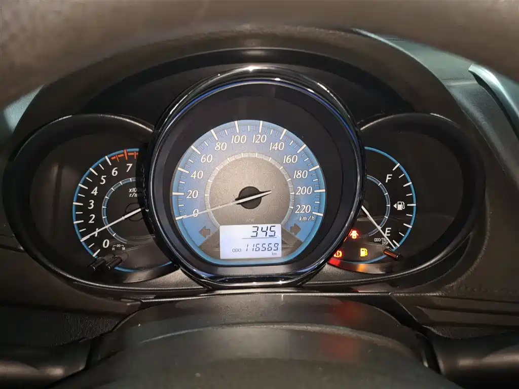 Toyota Yaris L 2014 — фото 8