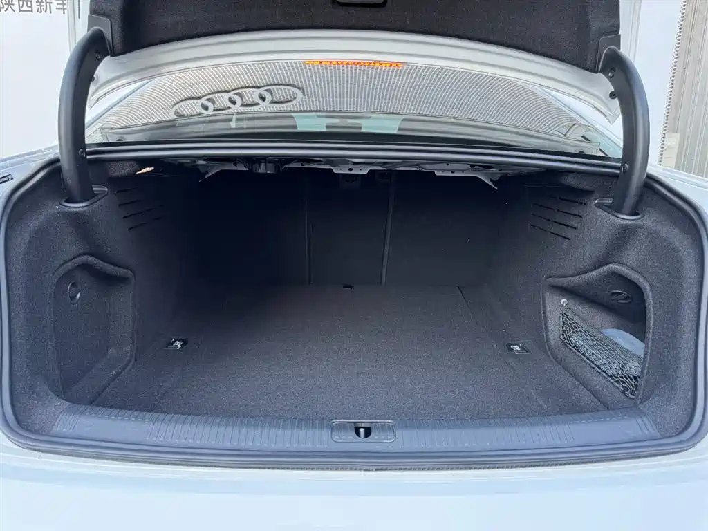 Audi A4L 2025 — фото 11