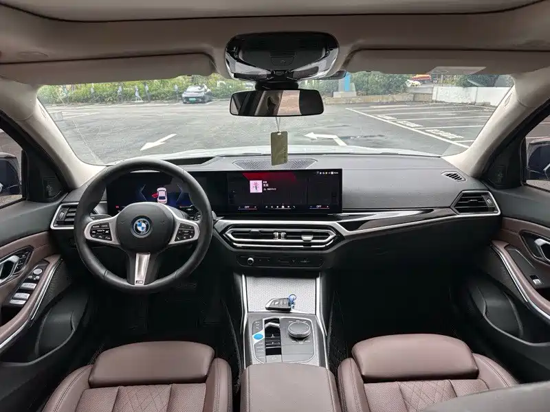BMW i3 2024 — фото 12