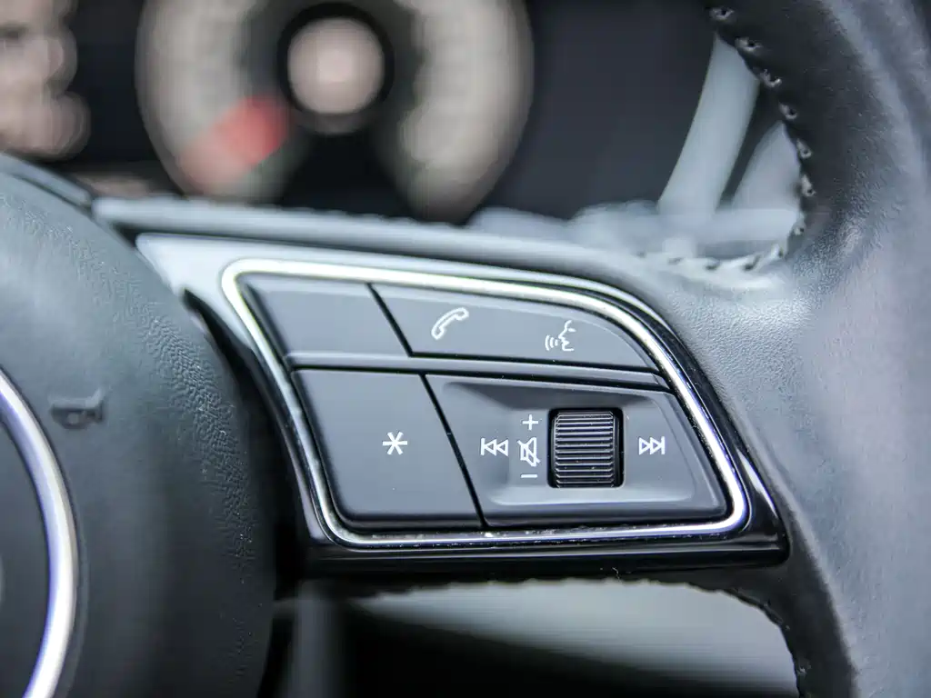Audi A4L 2021 — фото 23