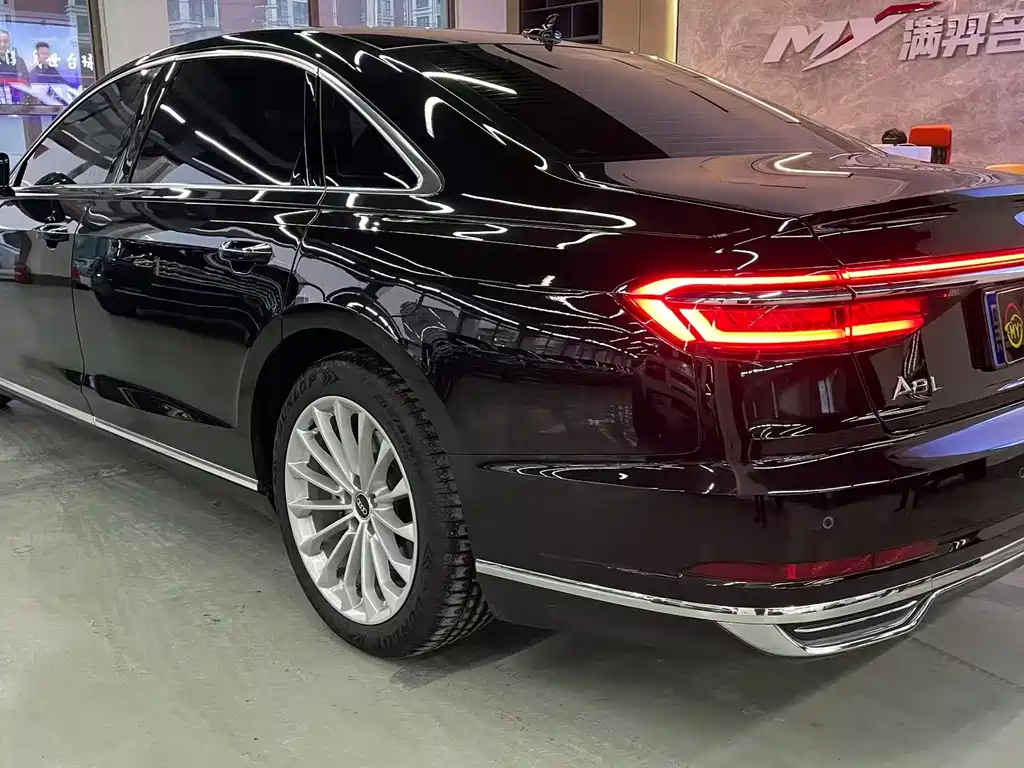 Audi A8 2022 — фото 7