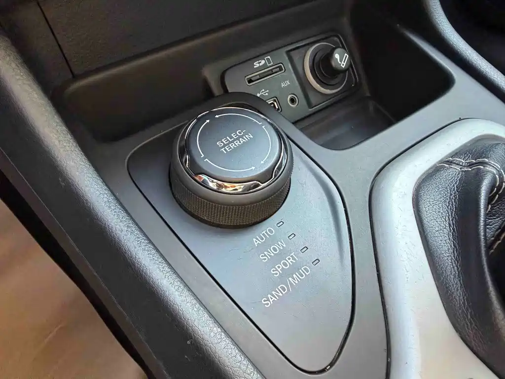 Jeep Cherokee 2016 — фото 13