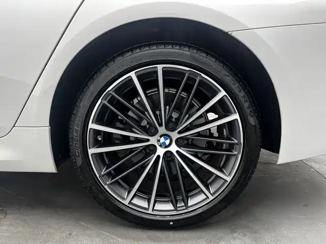 BMW 5 Series 2021 — фото 11
