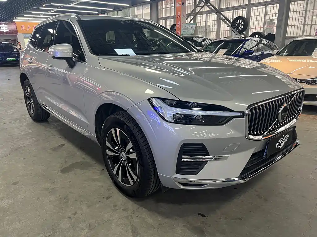 Volvo XC60 2025 — фото 3