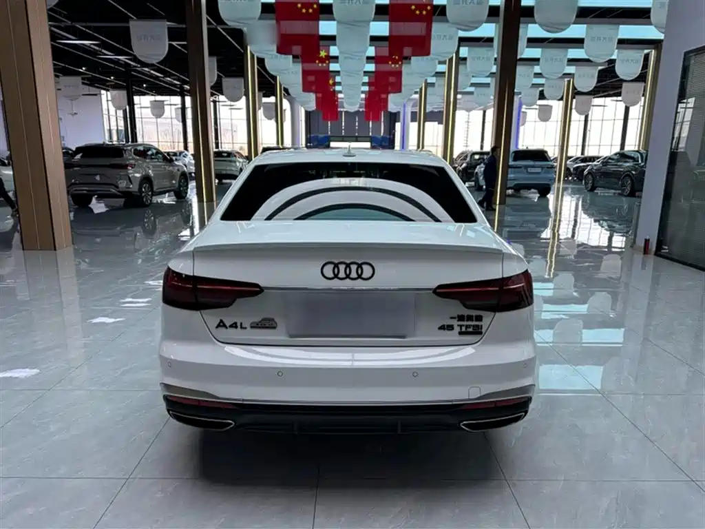 Audi A4L 2022 — фото 9