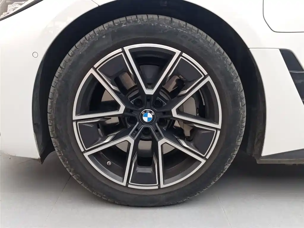 BMW i4 2025 — фото 18