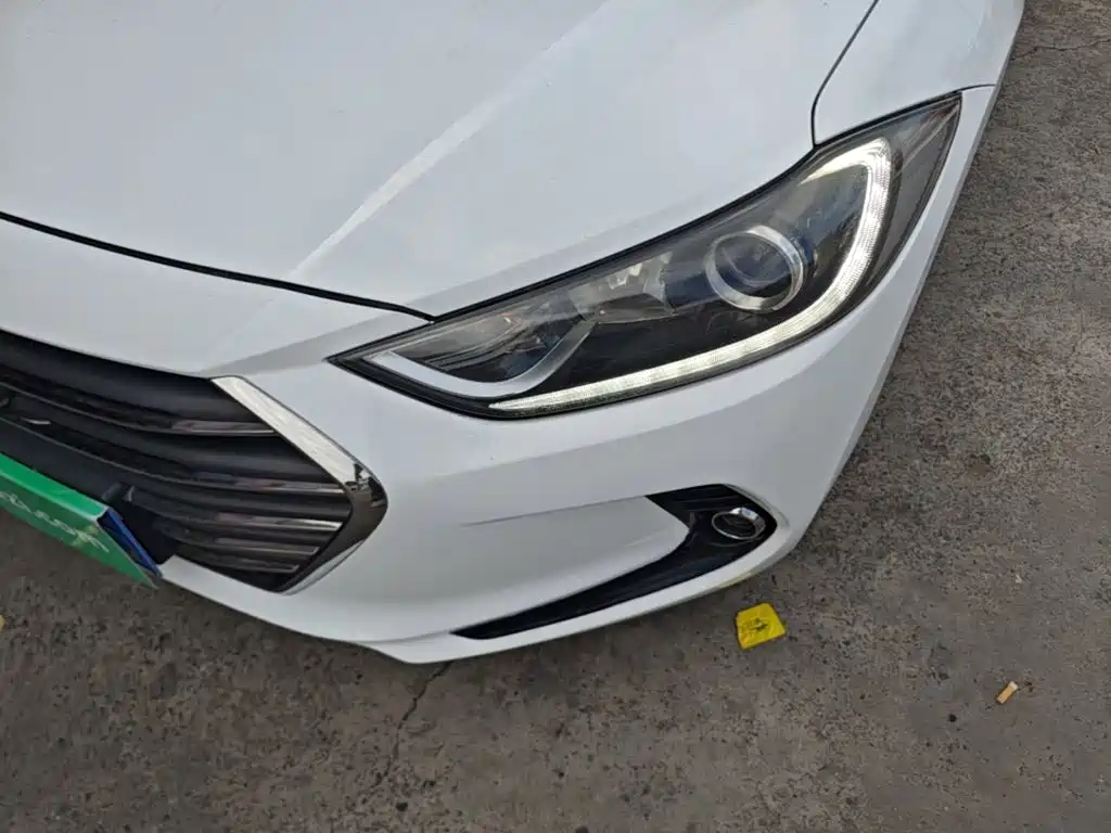 Hyundai Elantra 2017 — фото 24