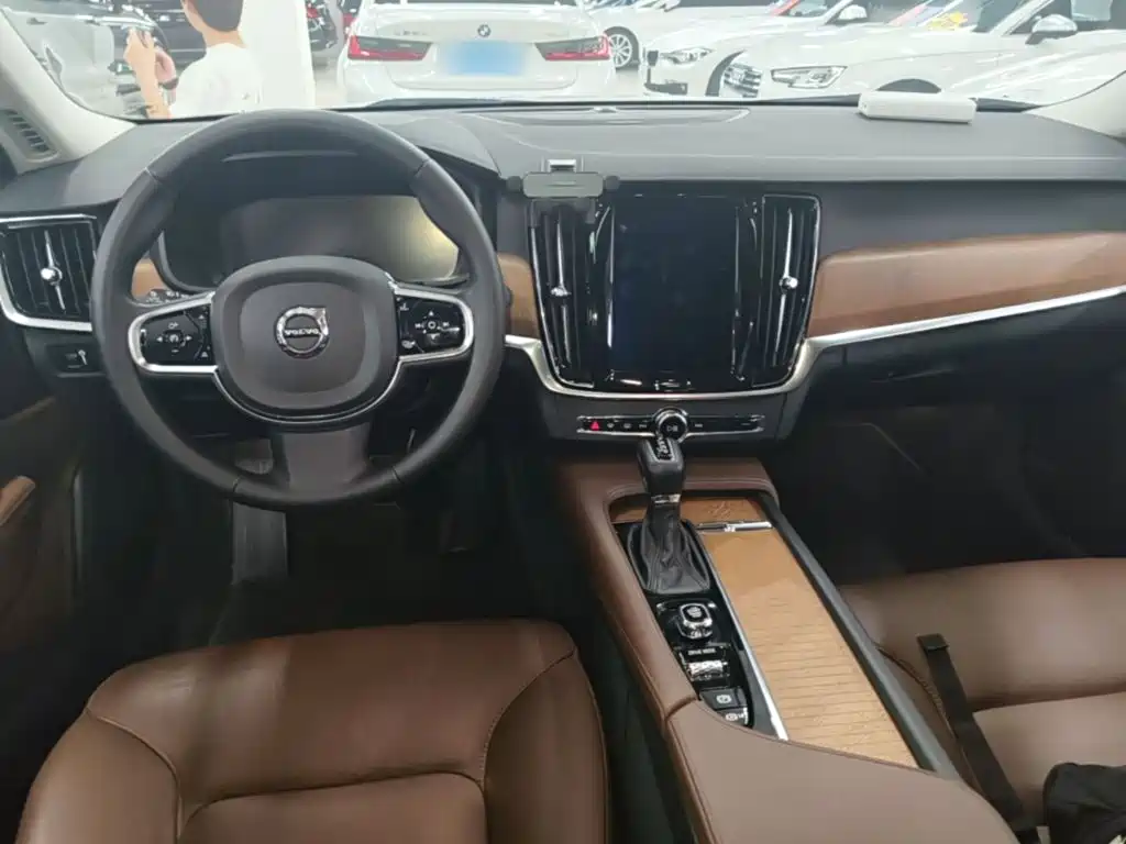 Volvo S90 2019 — фото 10