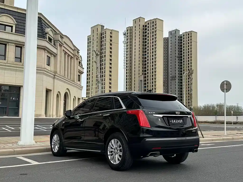 Cadillac XT5 2017 — фото 14