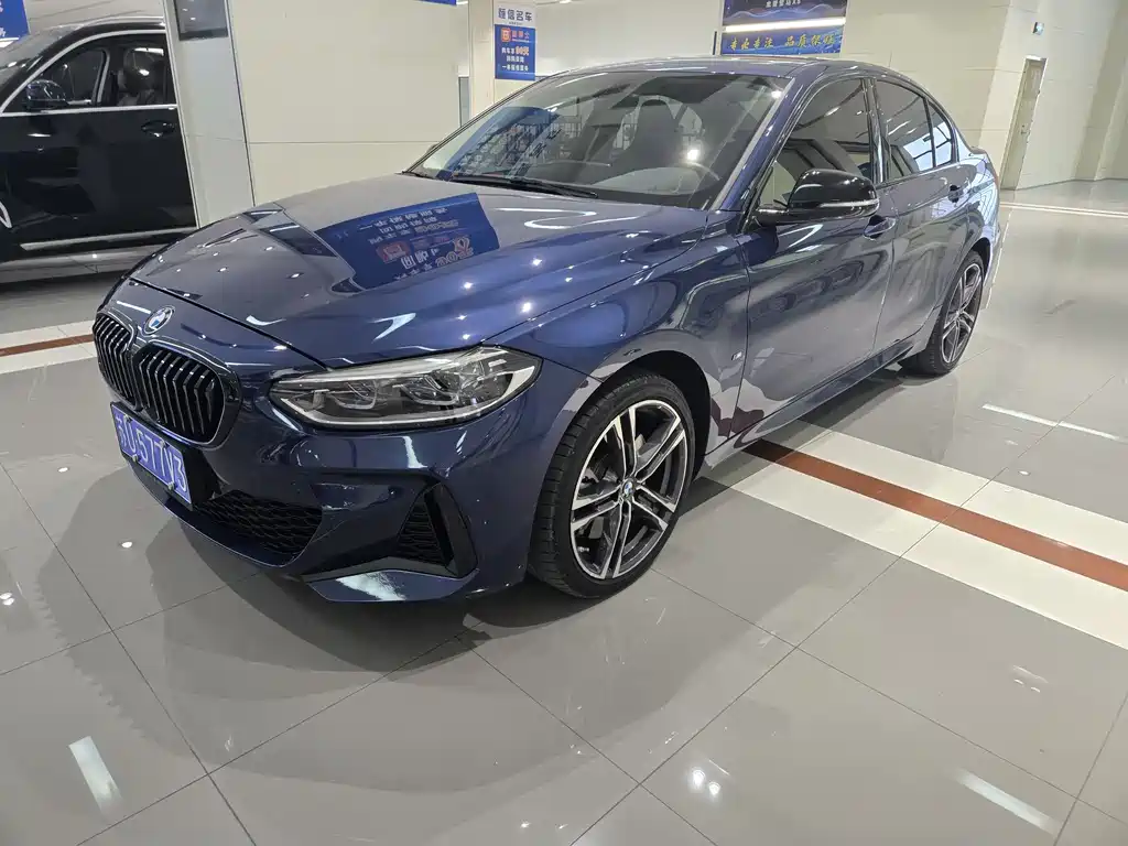 BMW 1 Series 2022 — фото 1