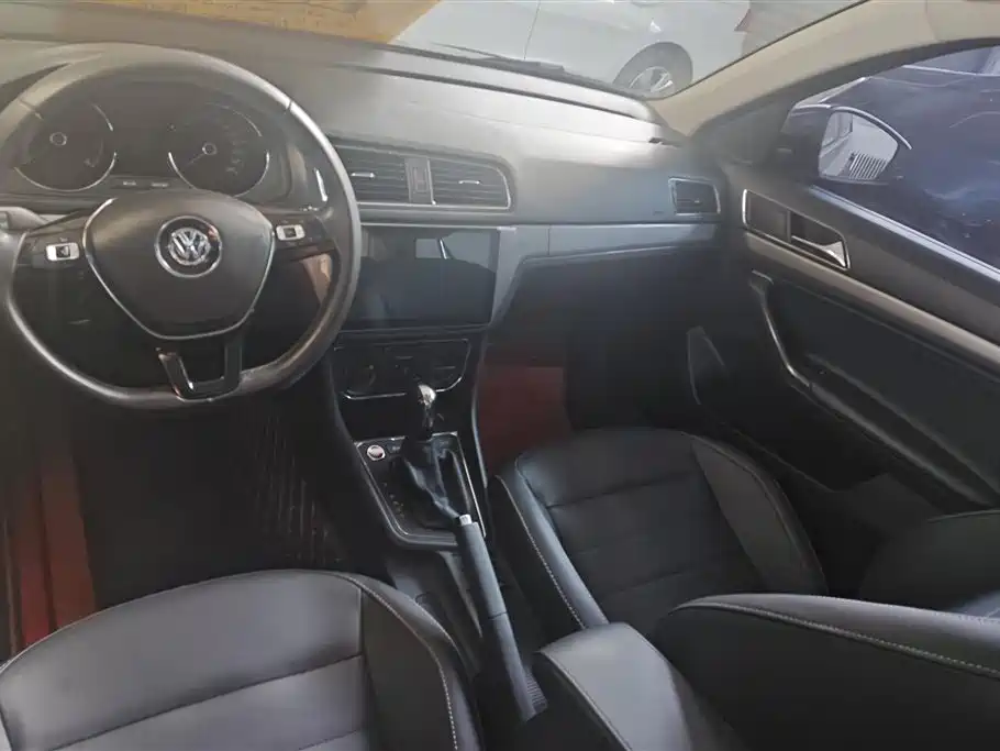 Volkswagen Lavida 2017 — фото 12