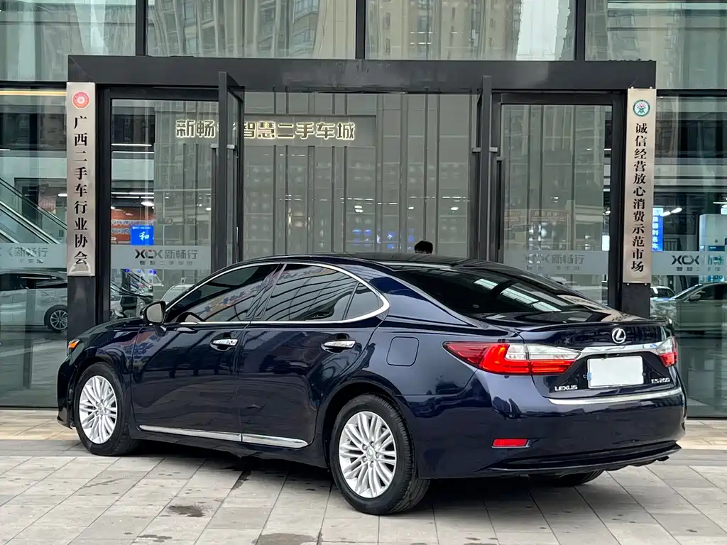 Lexus ES 2018 — фото 4