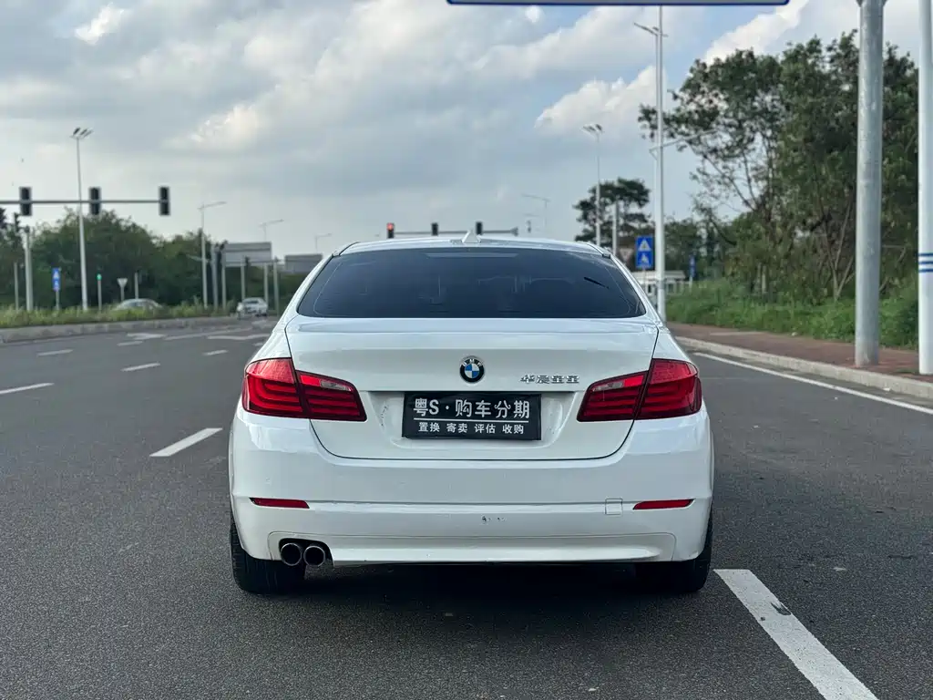 BMW 5 Series 2011 — фото 21