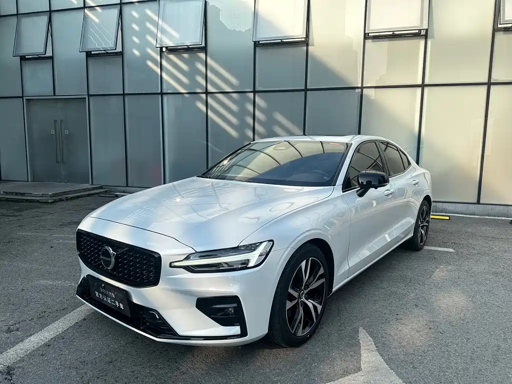 Volvo S60 2023