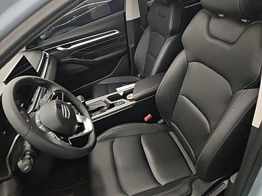 Geely Emgrand 2025 — фото 15