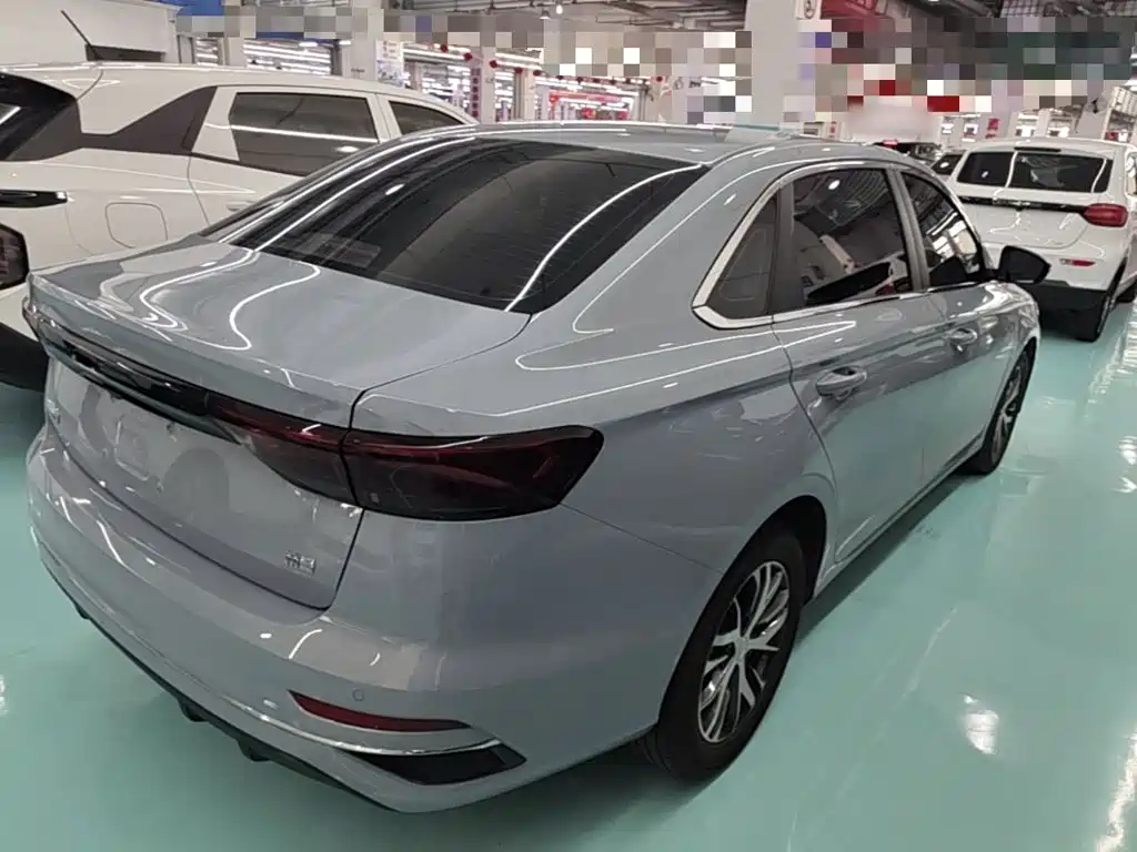 Geely Emgrand 2025