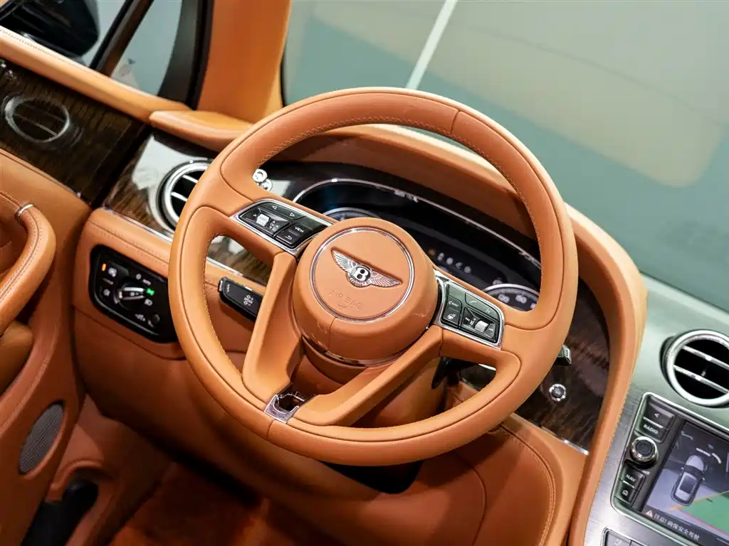 Bentley Bentayga 2018 — фото 16