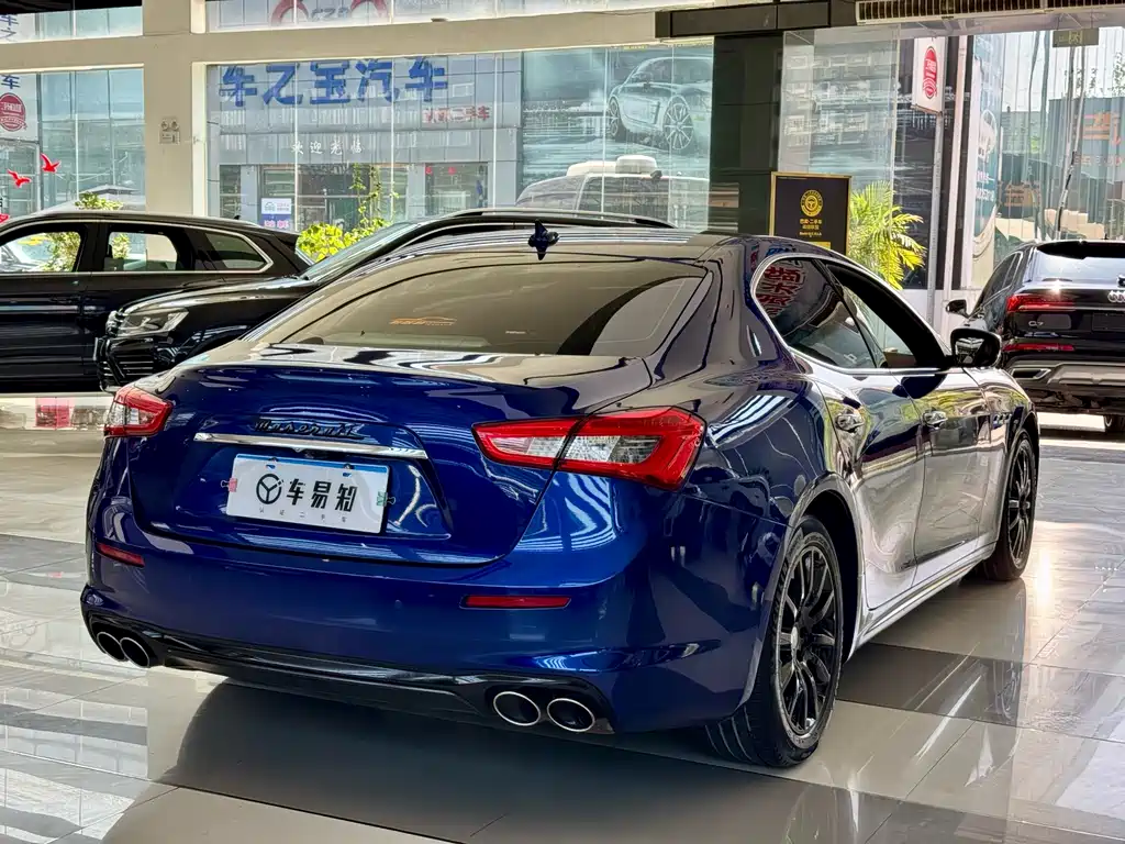 Maserati Ghibli 2019 — фото 17