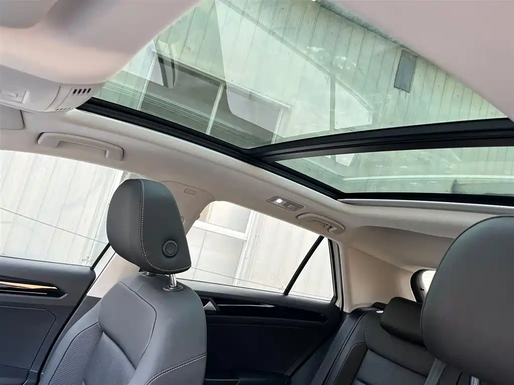 Volkswagen T-Roc 2023 — фото 11