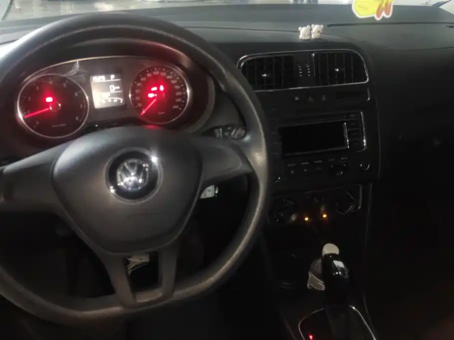 Volkswagen Polo 2015 — фото 12