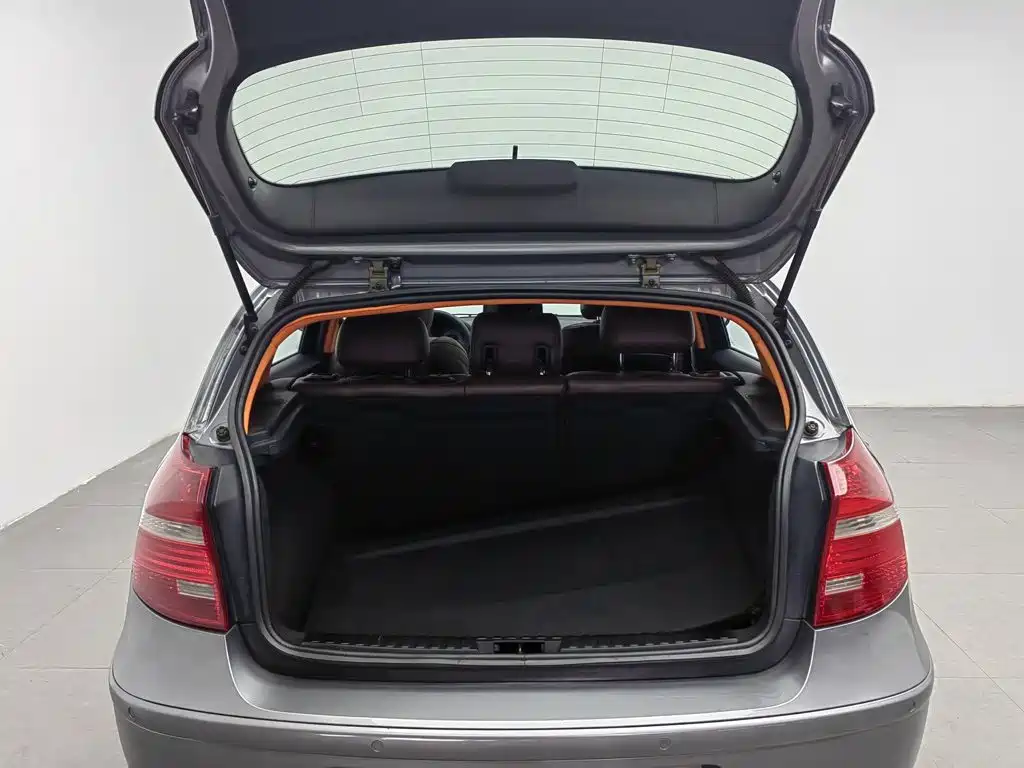 BMW 1 Series 2011 — фото 16