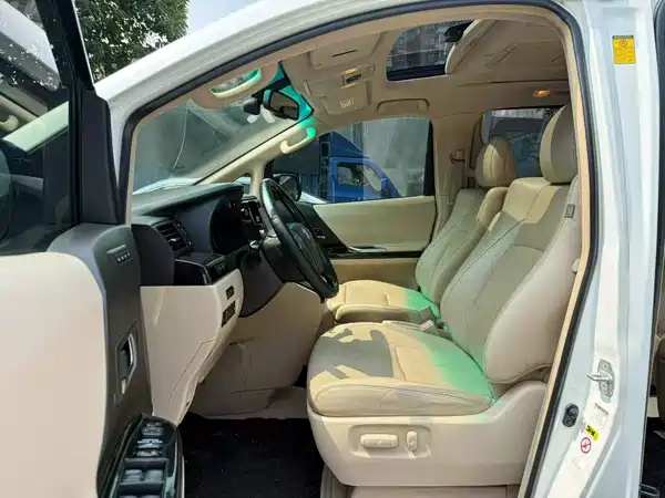 Toyota Alphard 2012