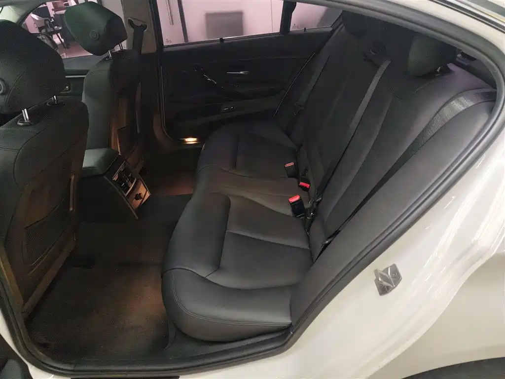 BMW 3 Series 2017 — фото 13