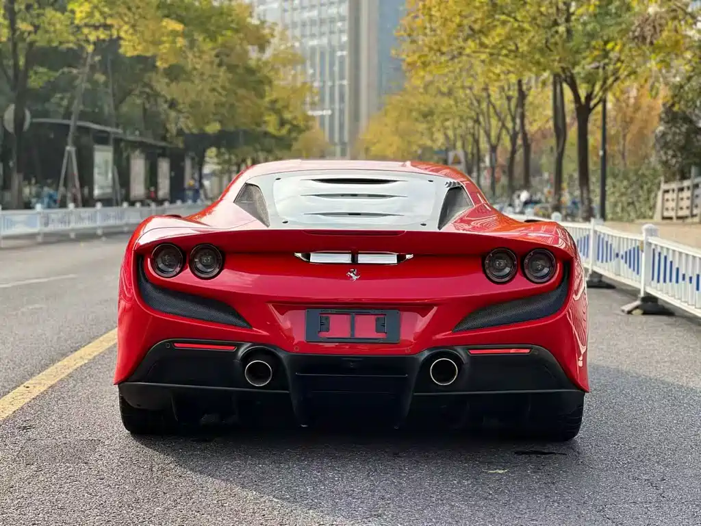 Ferrari F8 2021 — фото 9