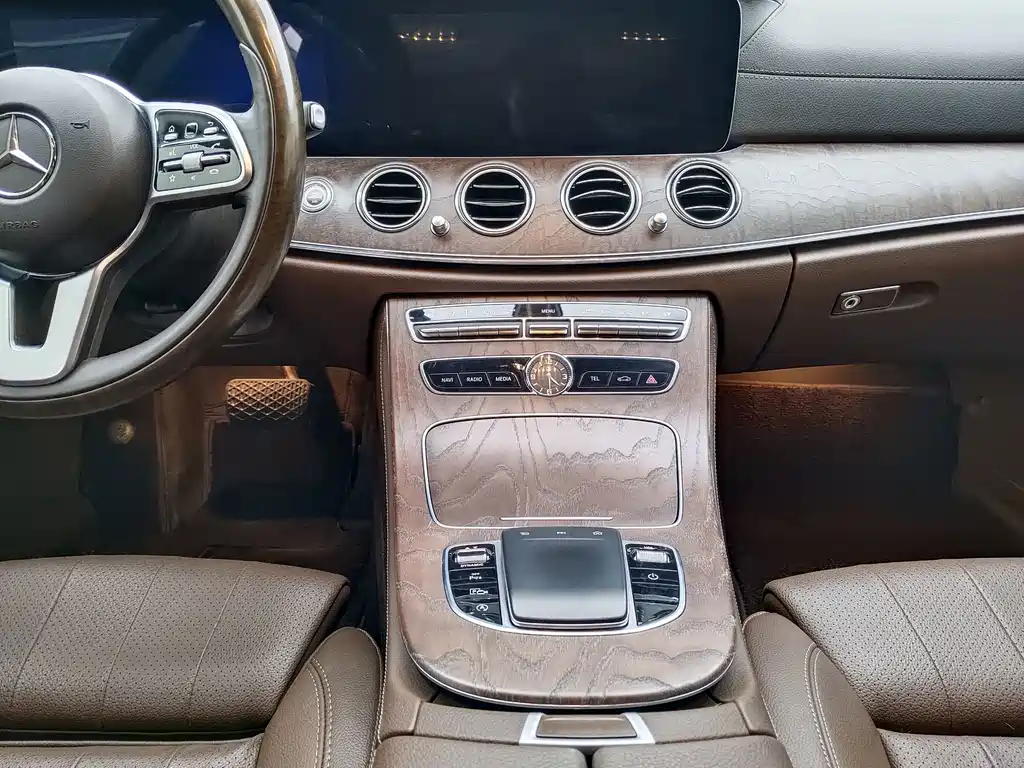 Mercedes-Benz E-Class 2020 — фото 13