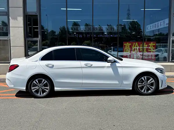 Mercedes-Benz C-Class 2021