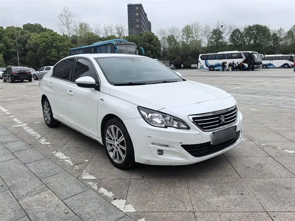 Peugeot 408 2018 — фото 24