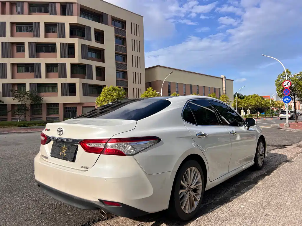 Toyota Camry 2020 — фото 6