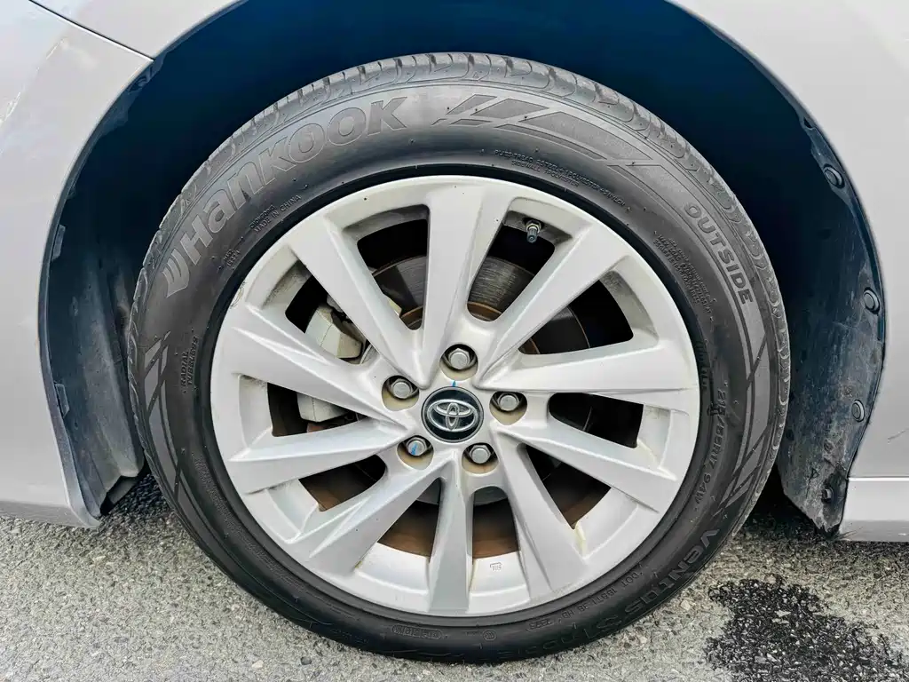 Toyota Camry 2022 — фото 17