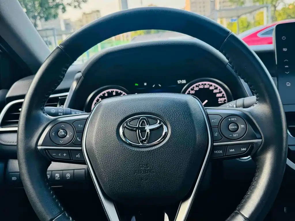 Toyota Camry 2022 — фото 10