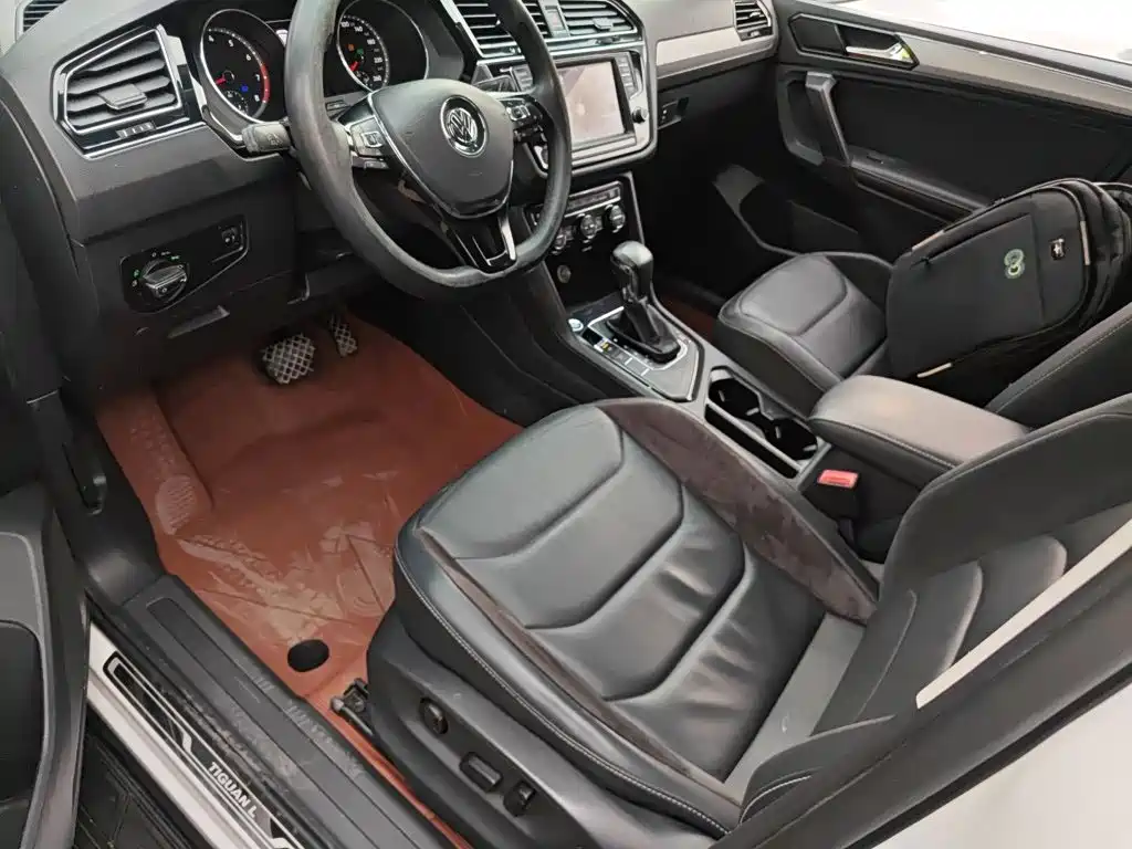 Volkswagen Tiguan L 2018 — фото 11