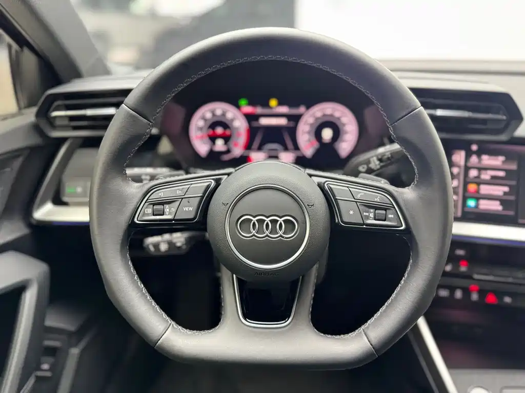 Audi A3 2023 — фото 10
