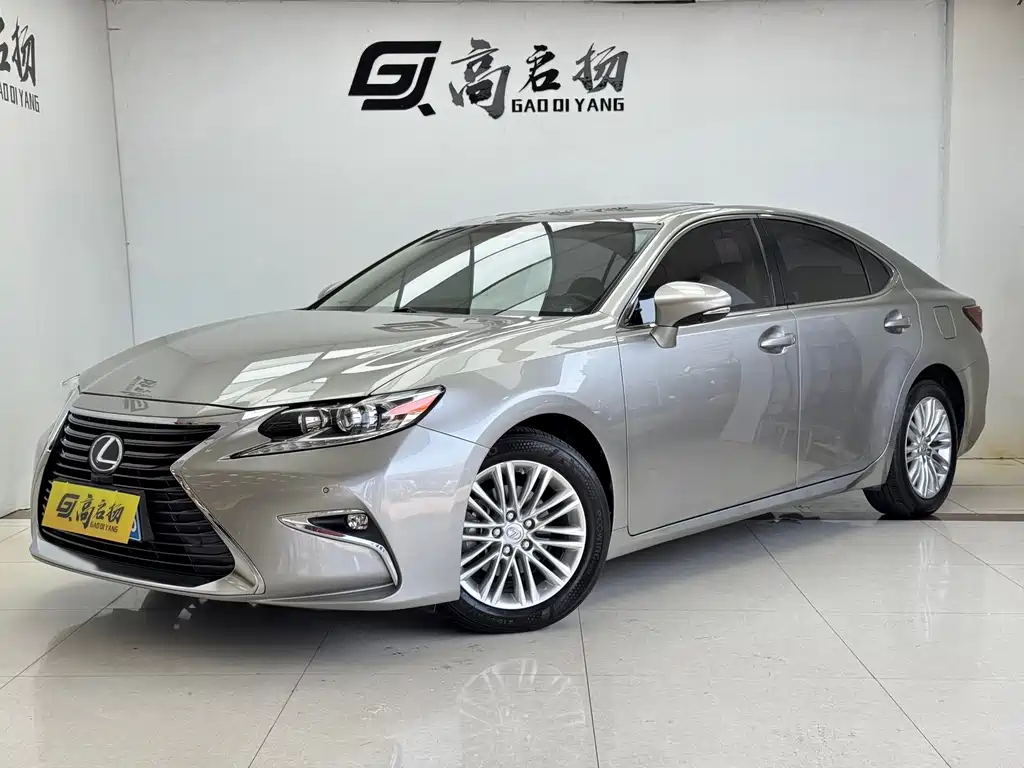Lexus ES 2017 — фото 1