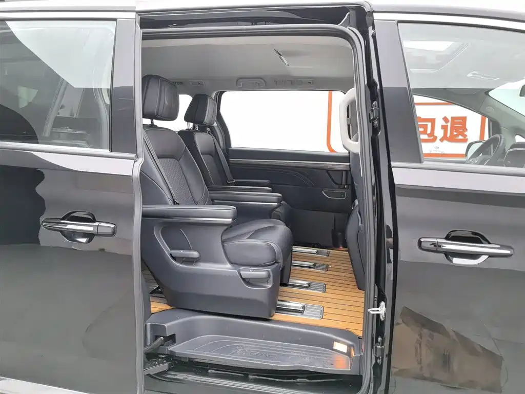 GAC Motor Trumpchi M8 2022 — фото 15