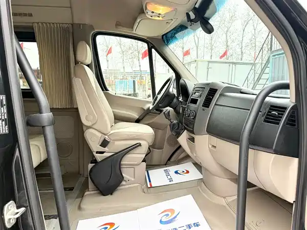 Mercedes-Benz Sprinter 2012