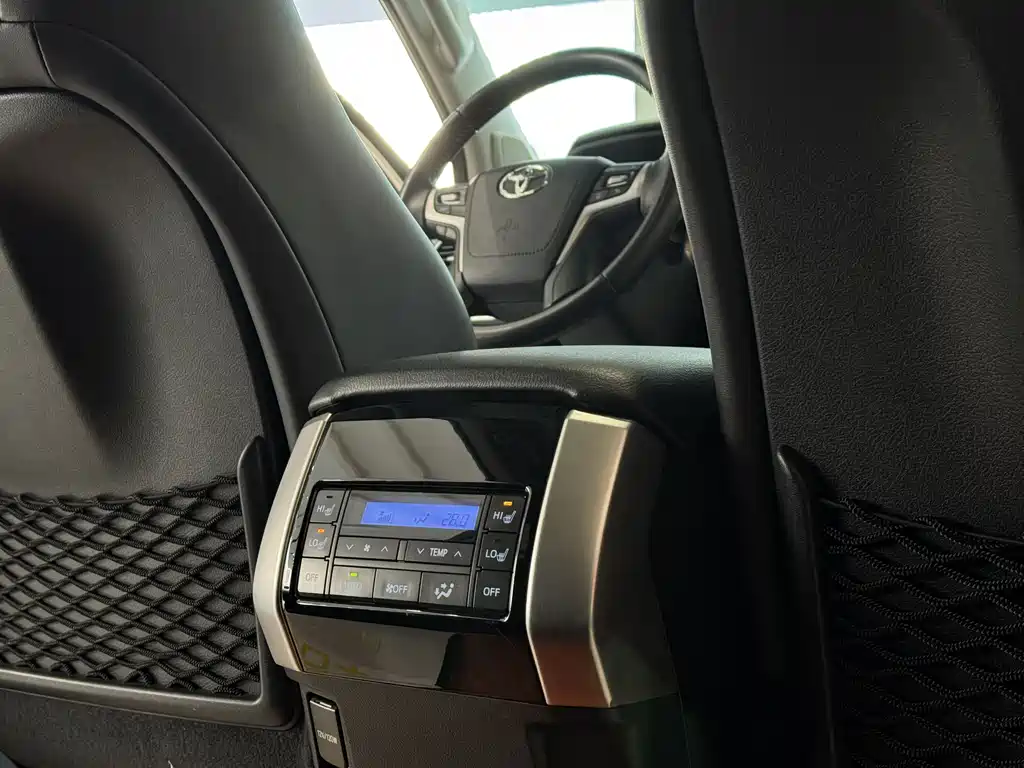 Toyota Prado 2019 — фото 13