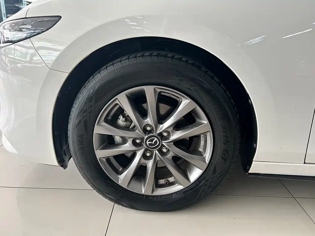 Mazda 3 Axela 2020 — фото 12